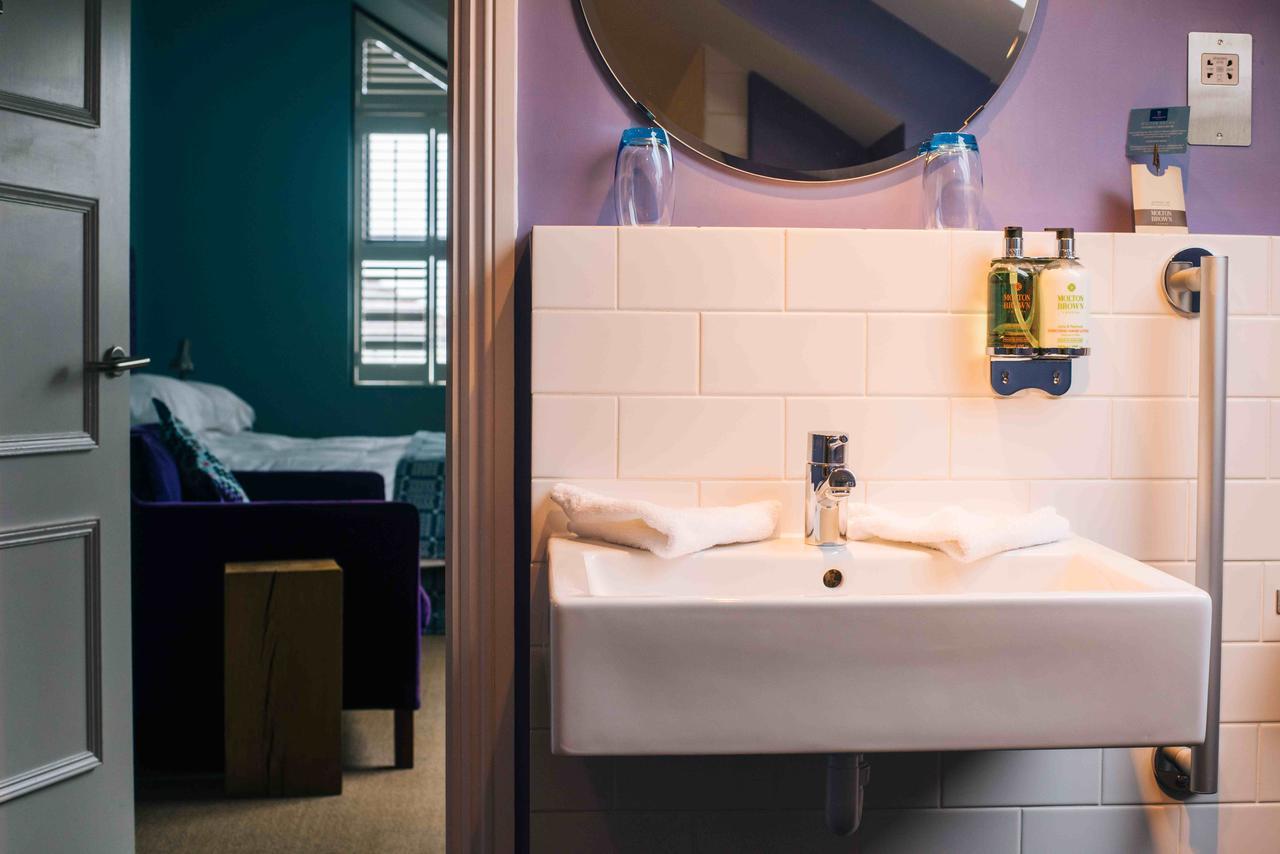 Harbourmaster Hotel อาแบร์ไรรอน ภายนอก รูปภาพ