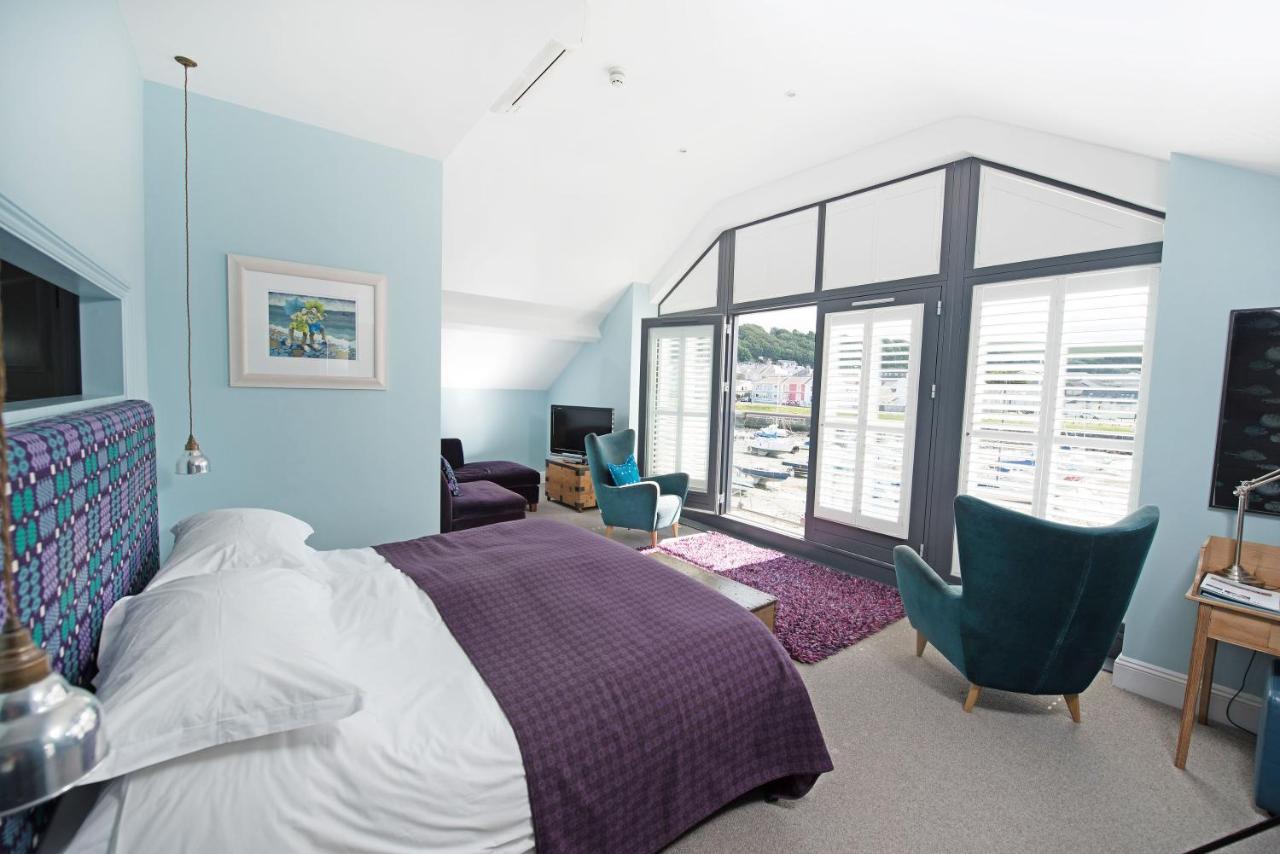 Harbourmaster Hotel อาแบร์ไรรอน ภายนอก รูปภาพ
